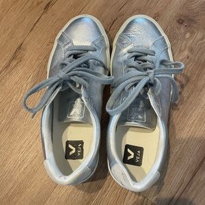 Womens Veja Sneaker size 7 or 38 - silver.